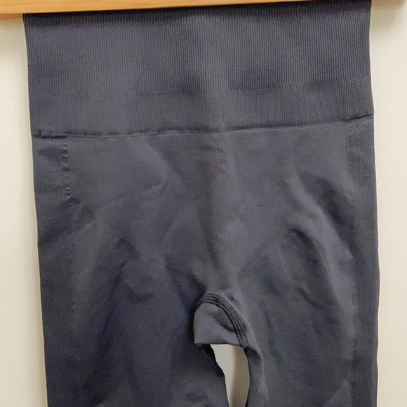 Lululemon Zone In Tight leggings  crop size 2 grey yoga - Picture 9 of 13